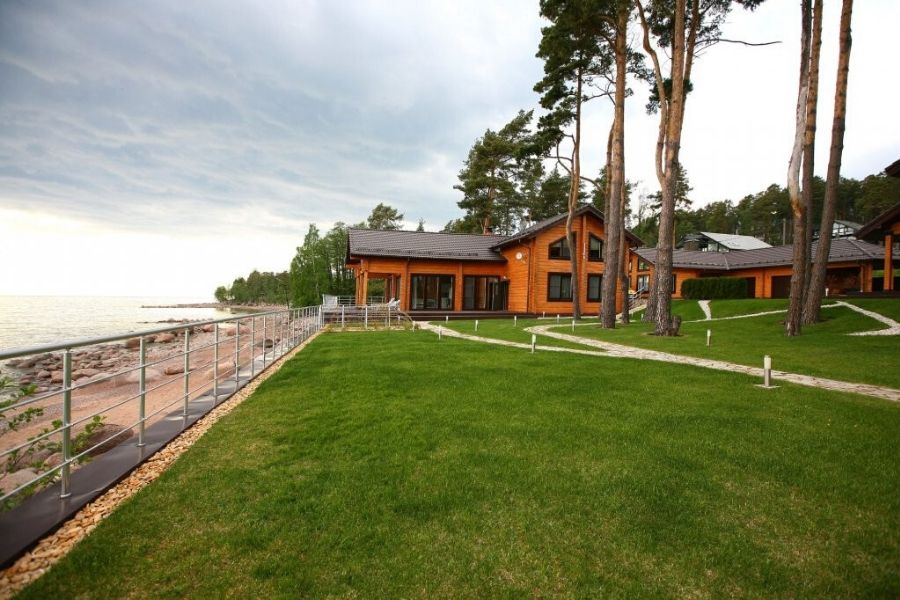 Дома на берегу финского залива фото