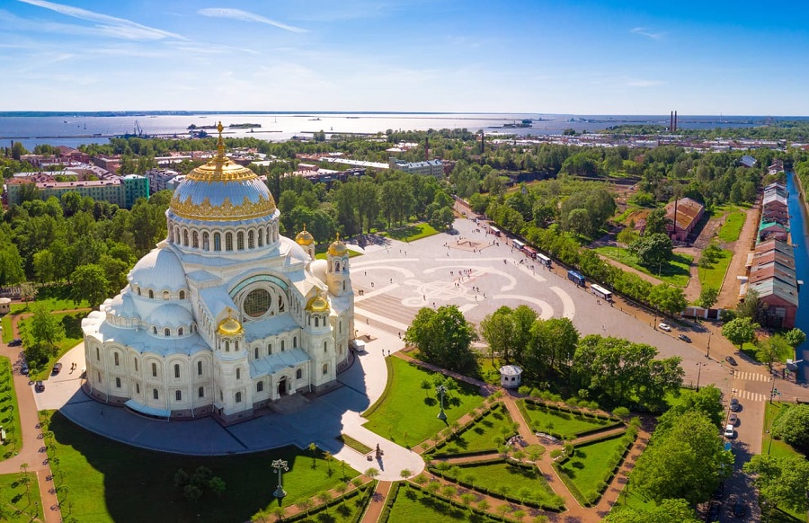 Новый дом из красного кирпича в кронштадте