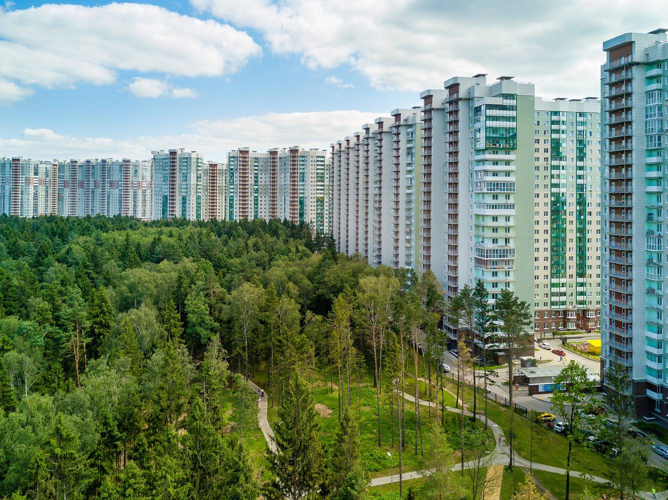 Жк холмы красногорск. Изумрудные холмы Красногорск. Изумрудные холмы, Красногорск, бульвар Космонавтов. Красногорск жилой комплекс Изумрудные холмы лес. Изумрудние холмикрасногорск.