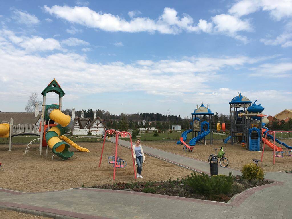 Family park самара. Руза Фэмили парк. Руза Фэмили парк аттракционов. Руза Фэмили парк садик. Фэмили парк Москва в Ворошиловском парке.