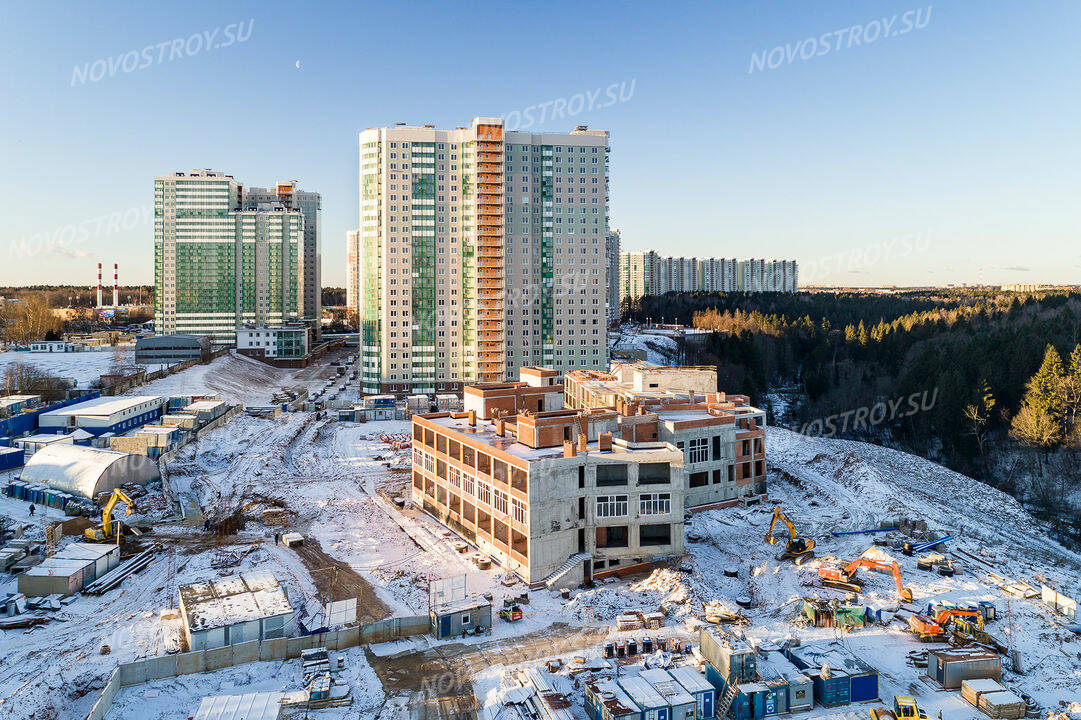 Жк холмы красногорск. Микрорайон Изумрудные холмы, Красногорск. Красногорск жилой комплекс Изумрудные холмы. Микрорайон Изумрудные холмы Мерлушкина 1. Школа в изумрудных холмах Красногорск.