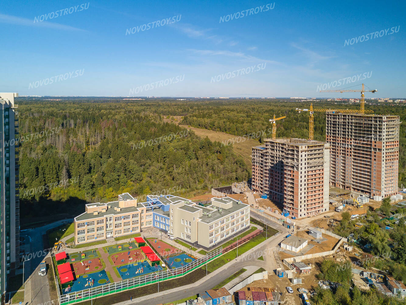 Жк холмы красногорск. Парк Изумрудные холмы Красногорск. Лес Изумрудные холмы Красногорск. Митинский лес ЖК пик. ЖК Изумрудные холмы.