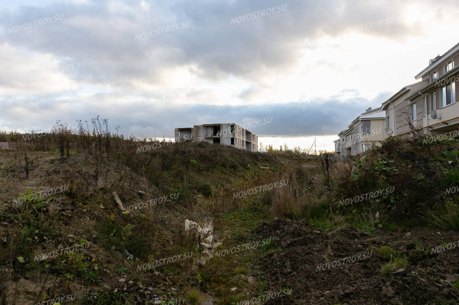 Фото и ход строительства малоэтажного жилого комплекса «Петровская мельница»