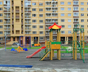 Детская площадка рядом с  ЖК «Аничково» (20.06.2013 г.)