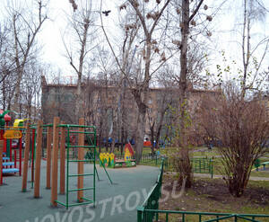 Детская площадка около ЖК «Николаевский дом» (01.11.12)