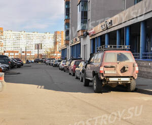 Парковка рядом с ЖК «Монплезир» (15.05.2013 г.)