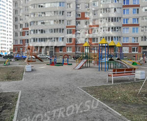 Детская площадка около ЖК «Ладожский парк» (12.05.2013 г.) 