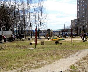 ЖК «Дом на улице Шаталова» (г. Подольск): 22.04.2015 - Детская площадка у новостройки