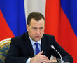 Медведев пообещал обеспечить инвалидов жильем