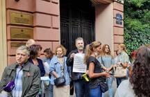 Власти ответили обманутым дольщикам, которые устроили акцию у полпредства президента в Петербурге