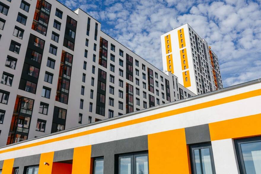 Власти вновь хотят вынудить россиян покупать жилье: получится ли снова удешевить ипотеку и снизить цены на квартиры — рассказал эксперт