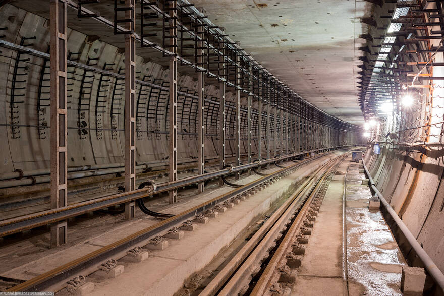 Петербург хочет взять новый кредит на строительство двух веток метро