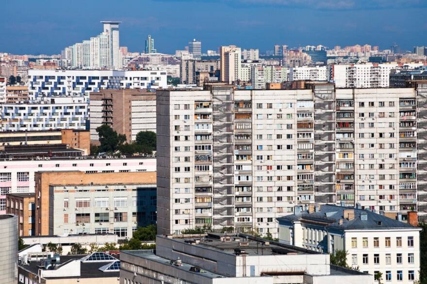 ЦИАН: цены на вторичное жилье в Москве и Петербурге падают