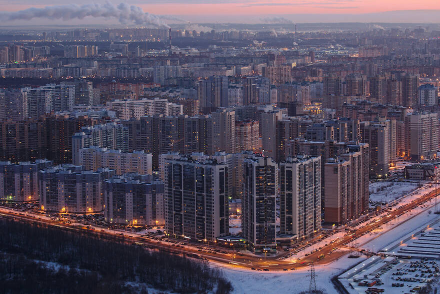 ены на первичное жилье на крупнейших рынках недвижимости России либо стагнируют, либо снижаются