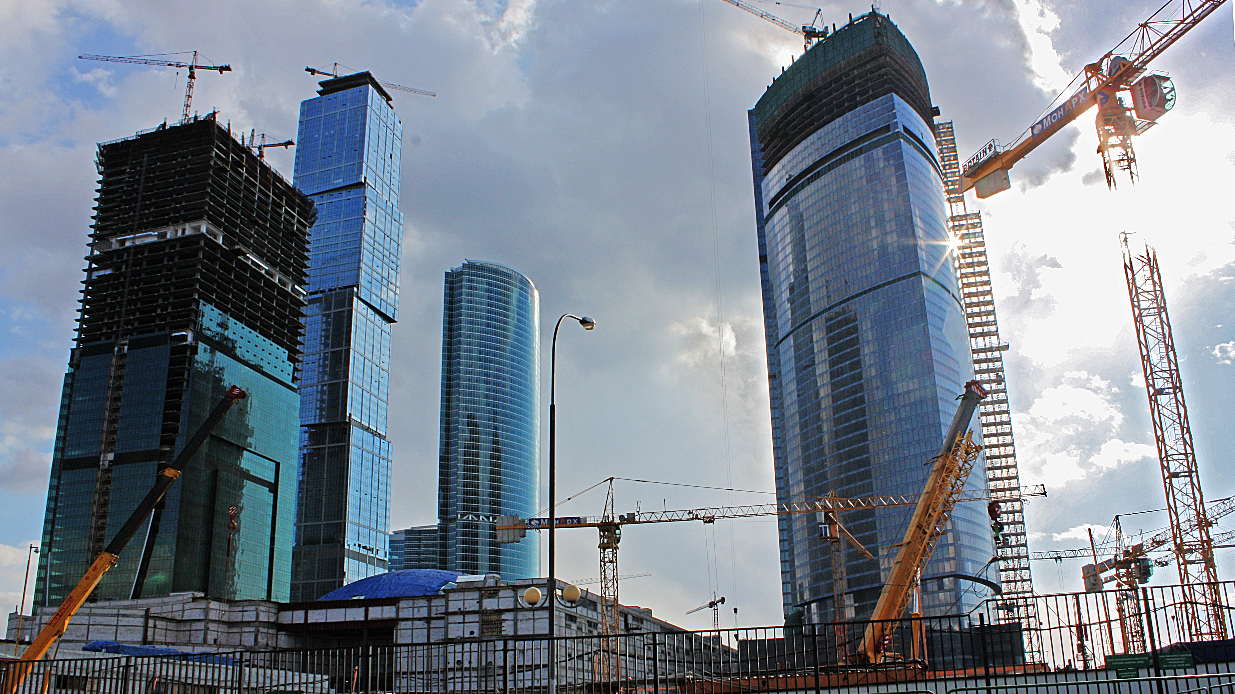 Стройки москвы. Москоу Сити стройка. Стройка высотки. Строительство небоскребов. Строящиеся высотки.