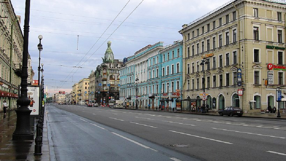 Что такое пр. Улица Невский проспект Санкт-Петербург. Питер улицы Невский проспект. Невский проспект первая улица Санкт Петербург. Улица Санкт-Петербурга Невская улица.