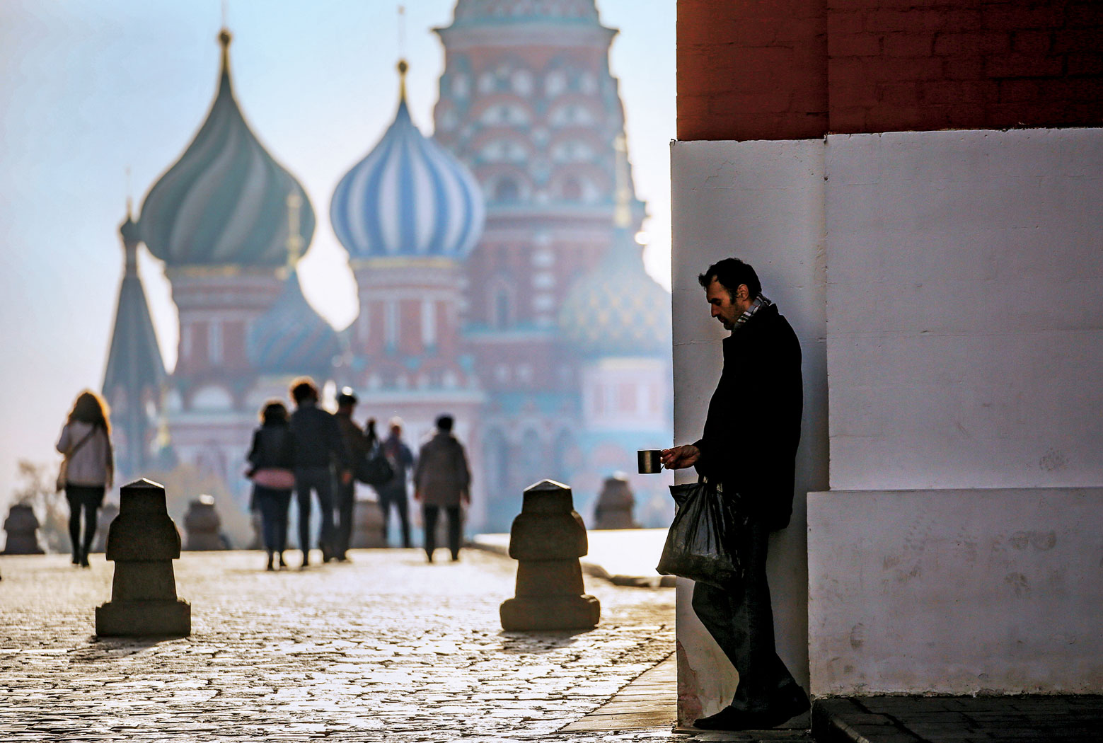 бедные в москве