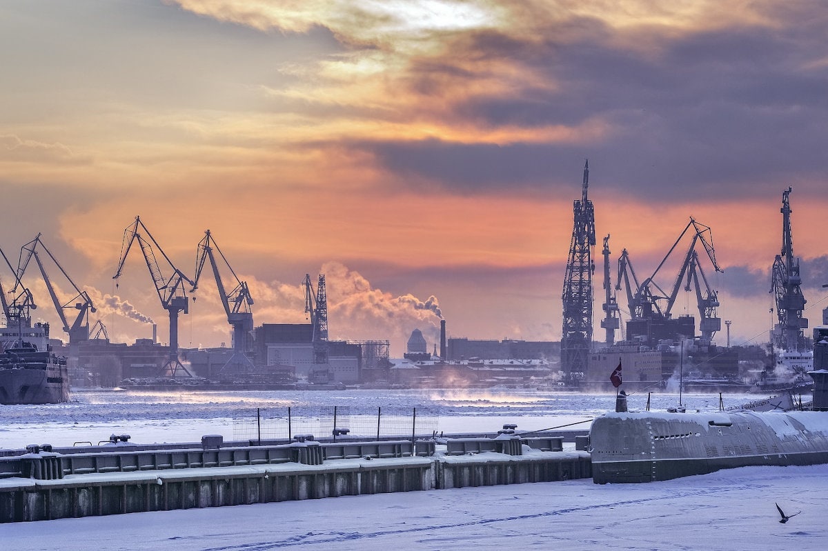 Промышленность петербурга. Адмиралтейские верфи завод. Адмиралстейские верфь Санкт-Петербург. Адмиралтейские верфи завод СПБ. Адмиралтейские верфи судостроительный завод.