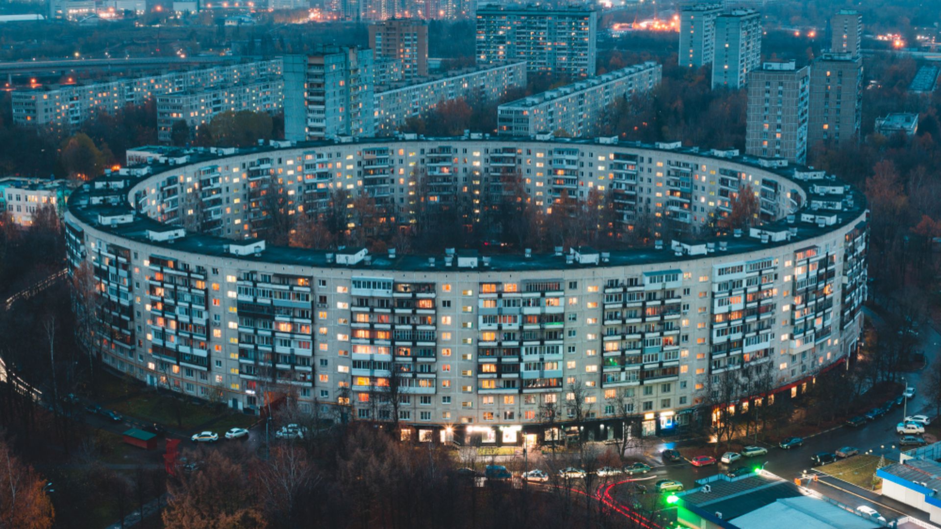 Картинки домов москвы. Нежинская улица Москва. Нежинская улица Санкт-Петербург. Многоэтажки в России. Красивые спальные районы.